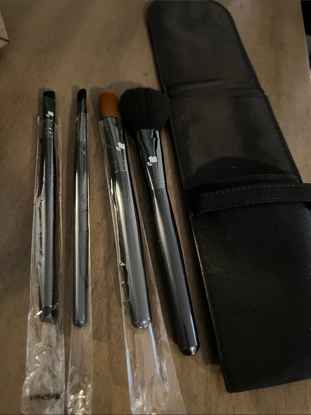 Lancôme Makeup Brush Set - Picture 2 of 6